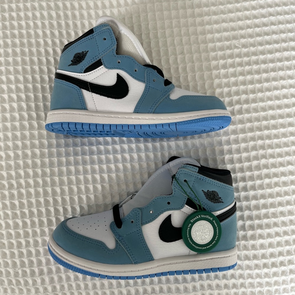 Nike Jordan 1 Retro Hightop OG White / Black University Blue Toddler Sneakers